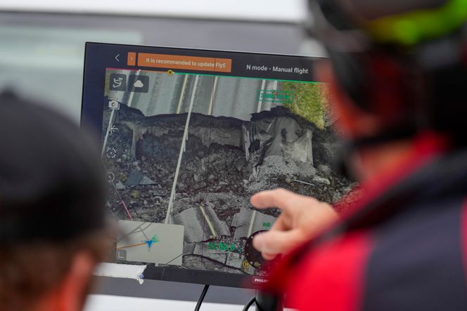 Raset har gått over både nye og gamle E6 samt jernbanen på E6 ved Nesvatnet. Det er ventet at E6 blir stengt i flere dager. Foto:  NTB