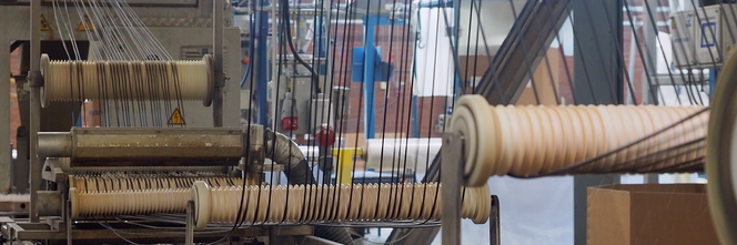 Resirkulerte plaststrimler som skal kuttes opp til granulat. Foto: Autoretur