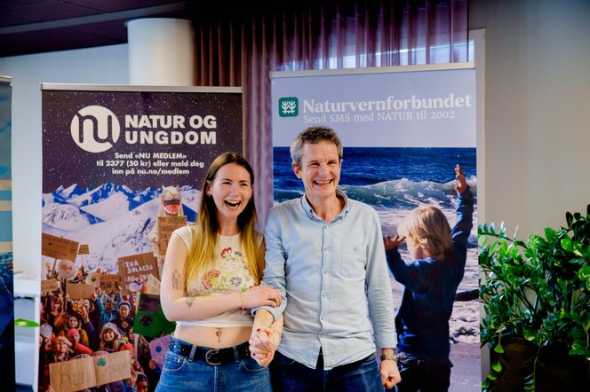 Leder i Natur og Ungdom, Sigrid Hoddevig Losnegård, og leder i Naturvernforbundet, Truls Gulowsen etter at Efta-domstolen ga miljøorganisasjoner medhold i Førdefjorden-søksmålet. Foto:  Anton Talos / NTB