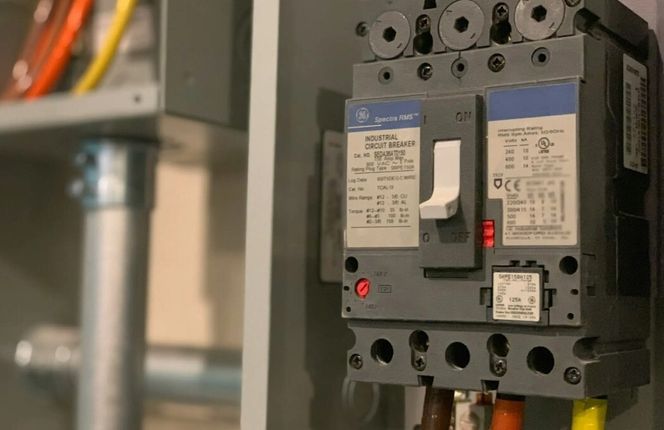 Å erstatte SF₆ i strømbrytere er teknisk krevende, og innebærer en rekke kompromisser. Men norske forskere har en løsning. Foto: Tony Bridges/Unsplash