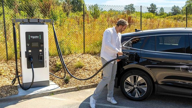 Schneider Electric har lansert en ny generasjon hurtigladere.  Foto:  Schneider Electric