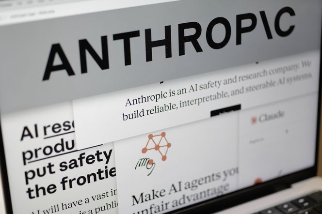 Anthropic advarer om at menneskeheten er i ferd med å miste kontrollen over de mest avanserte KI-modellene. Foto: Patrick Sison / AP / NTB