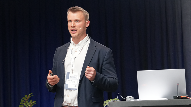 – Bygg mindre og modulært for maks fleksibilitet – og følg referansedesign, sier Erik Gjesdal direktør for datasentre i Norden og Baltikum i Schneider Electric. Foto:  Stefania Nilsen/Schneider Electric
