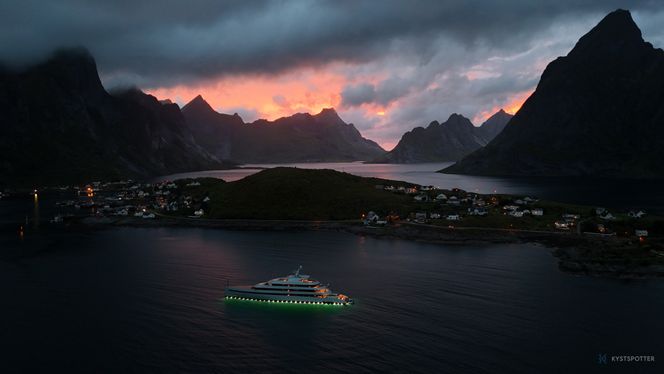 Ruben Iversen har en maritim jobb i Kystverket, og en maritim lidenskap for dronefoto av skip og båter på fritiden. Foto: Ruben Iversen