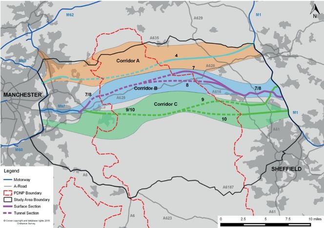Aktuelle tunneltraséer gjennom Peak District, slik de ble presentert i en rapport i 2016. Nasjonalparken er avgrenset i rødt. Illustrasjon: Department for Transport