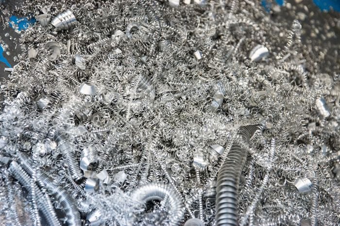 Avkapp er en del av livet når man bruker CNC-maskiner, men med konseptet fra Norsk Titanium blir det langt mindre sløseri med råmaterialet. <i>Foto: TU StoryLabs</i>