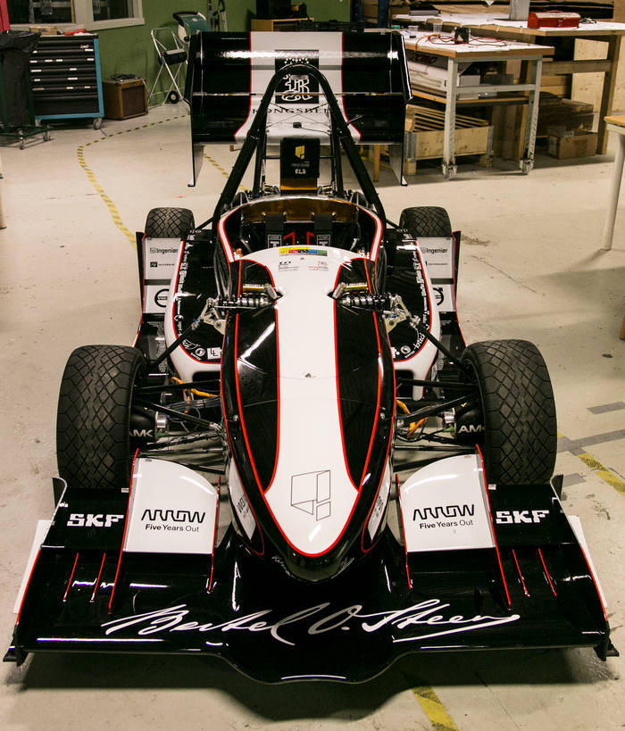 2017-versjonen av bilen, som i år skal omgjøres til en føreløs racerbil for å konkurrere i klassen for Driverless Vehicles i Formula Student sommeren 2018.