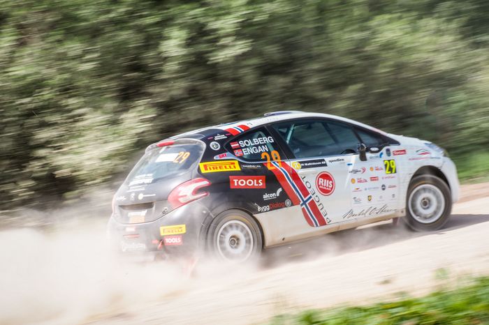 Oliver gjorde sin rallydebut som 15-åring det Latviske Rallymesterskapet i 2017, der han og Peugoten stakk av med to seire.