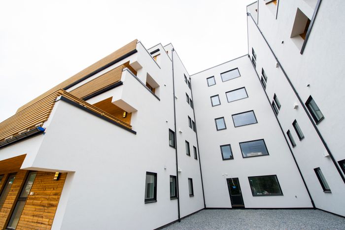 Betong er et miljøvennlig alternativ til massivtre, viser en rapport fra Østfoldforskning. Nygård terrasse representerer en moderne boligblokk i mur og betong. <i>Foto:  Paal-André Schwital</i>