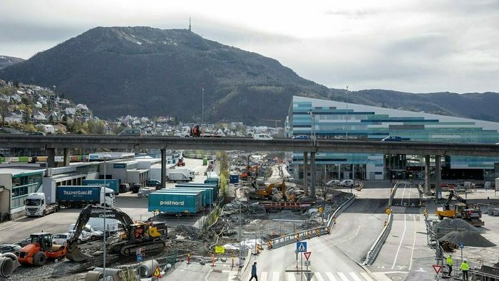 De første utkastene til Bybane i Bergen ble lansert allerede i 1978, men det var først på slutten av 1990-talletat tanken hadde modnet såpass at det ble startet et planarbeid. <i>Foto:  Eivind Senneset</i>