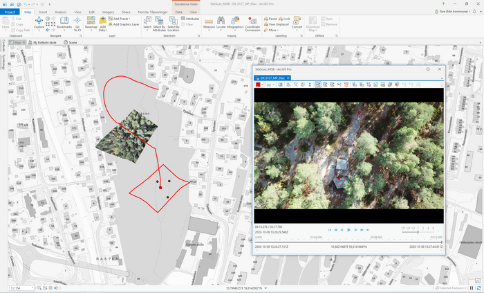 Her kombineres både bildene fra dronen og hvor i kartet dronen flyr. Programvaren syr bildene sammen og knytter dem geografisk med bakkenivå. <i>Foto:  Geodata</i>
