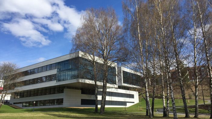 Veritas-senteret er DNV GLs hovedkontor på Høvik, og ligger i et vakkert naturområde på ca. 300 mål. <i>Foto:  DNV GL</i>