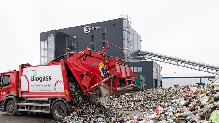 Over 100 000 tonn glass- og metallemballasje leveres årlig til Sirkels anlegg på Øra. <i>Foto:  Per Tore Molvær</i>