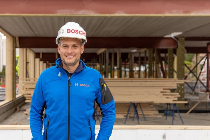 Kjetil Holestøl Olsen har mer enn 15 års erfaring som tømrer, og jobber nå som verktøyekspert hos Bosch. <i>Foto:  TUM Studio</i>