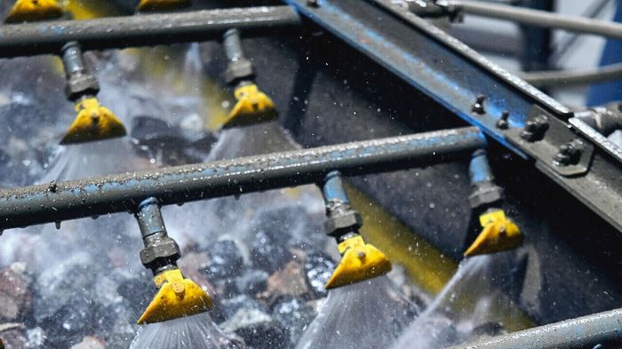 Vasking er en av prosessene som gjør det mulig å resirkulere forurensede masser til gjenbruk. <i>Foto:  Max Emanuelson</i>