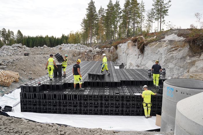 AquaCell fra Norsk Wavin er effektivt å installere. Her fra Rakenåsen i Ytre Enebakk.