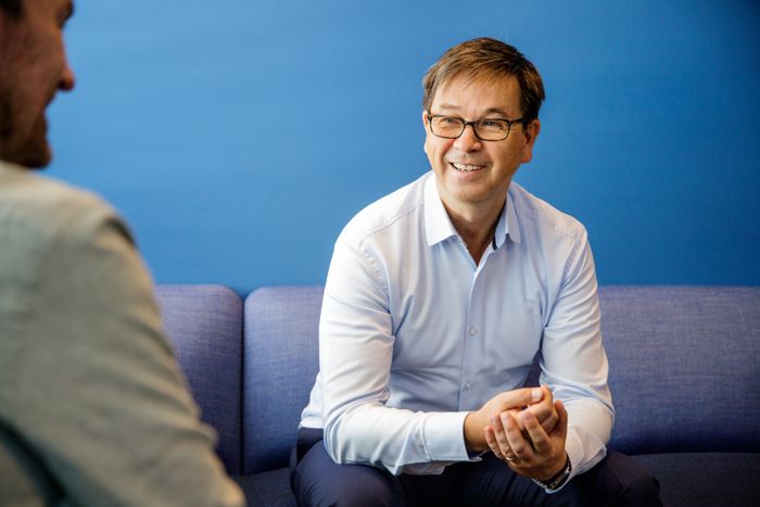 Administrerende direktør i Computas, Trond Eilertsen sier at det er mange fordeler ved team bestående av både seniorer og juniorer.