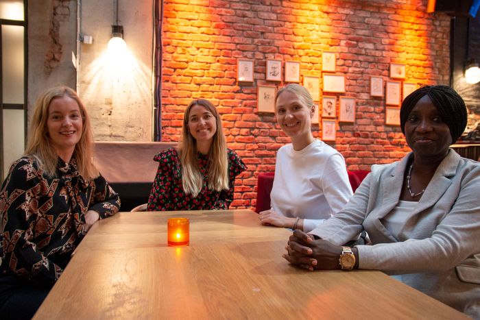 Louise Berge, Adele Heger, Vilde Thoresen Nord og Ndey Jobarteh ønsker å videreutvikle den digitale plattformen. Foto: TUM Studio