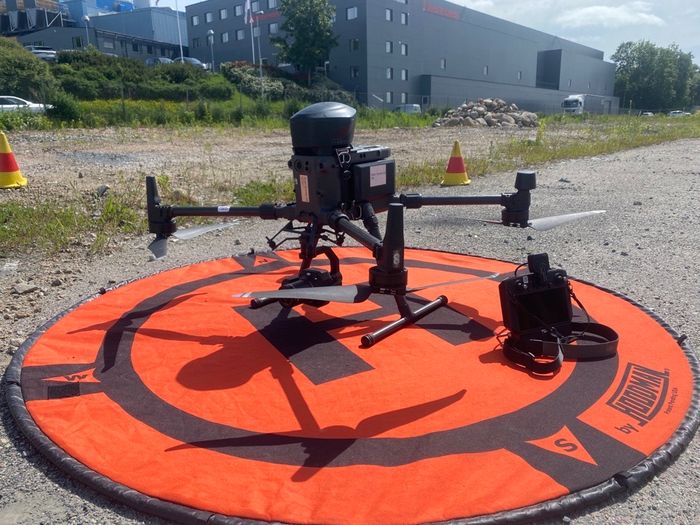 Merk at i tettbygde strøk flyr Scan Survey med fallskjerm på dronen for ekstra sikkerhet.