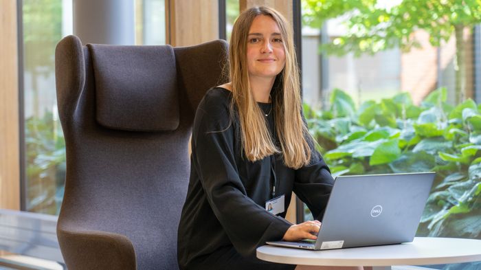 Kinga Kocemba er nyansatt i stllingen som UX/UI-designer utviklingsavdelingen i DNVs Veracity Data Platform. <i>Foto:  TUM Studio</i>