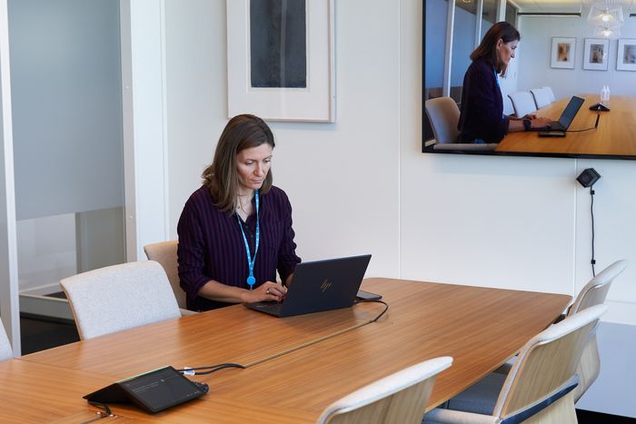 Møteromsutstyr og bærbare PC-er med HP Presence integrerer alle sømløst i møtet, uansett om de er på kontoret eller sitter et annet sted. <i>Foto:  NEW Productions AS</i>