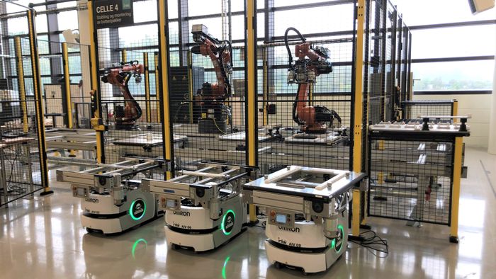 På batterifabrikken til Corvus gjør 13 fullt autonome roboter og 9 AIVer (Autonomous Intelligent Vehicle) mesteparten av jobben.   <i>Foto:  Intek</i>
