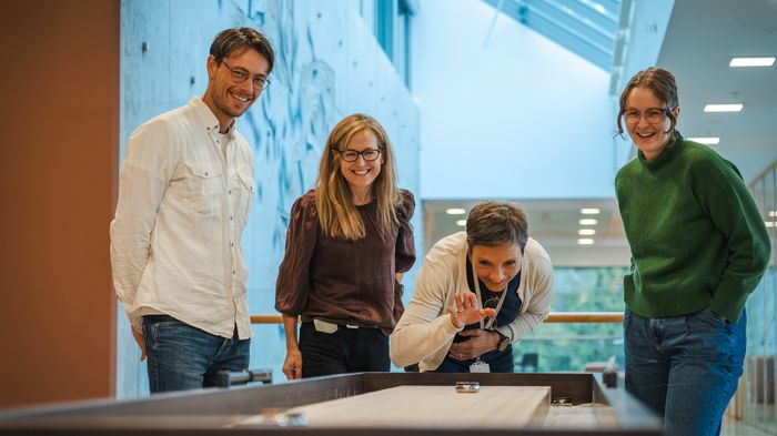 Den unike miksen av kompetanse i Arkivverket fører til spennende diskusjoner i lunsjen.   <i>Foto:  TUM Studio</i>