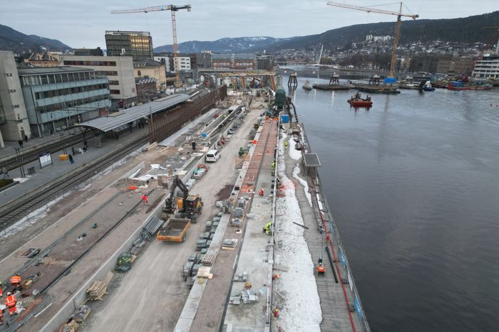 Dronefoto som viser den omfattende omleggingen av Drammen stasjon. <i>Foto:  Bane NOR v/Aleksandar Kesonja</i>