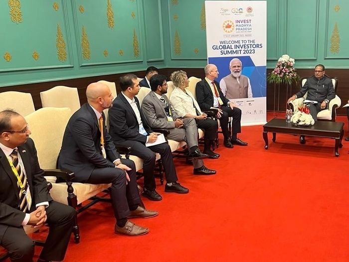 ÅPNER DØRER: Statkraft, Innovasjon Norge og den norske ambassaden i India i møte med indiske myndigheter. <i>Foto:  Innovasjon Norge</i>