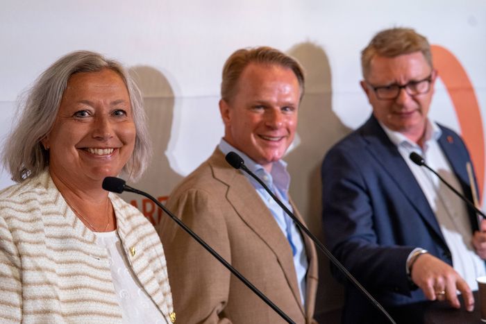 Sigrun Hansen Bock i Tietoevry, med Microsofts David Hansen og Forsvarets Bjørn Tore Markussen i bakgrunnen.  <i>Foto:  TUM Studio</i>