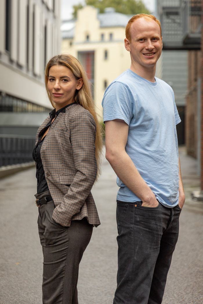 Milna Mandusic leder et spennende pilotprosjekt i Vann- og avløpsetaten. Med seg har hun blant andre trainee Johannes Devik. <i>Foto:  TUM Studio</i>