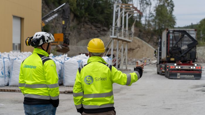 Det er høy aktivitet på Glasopors fabrikk i Onsøy i Fredrikstad om dagen.  <i>Foto:  TUM Studio</i>