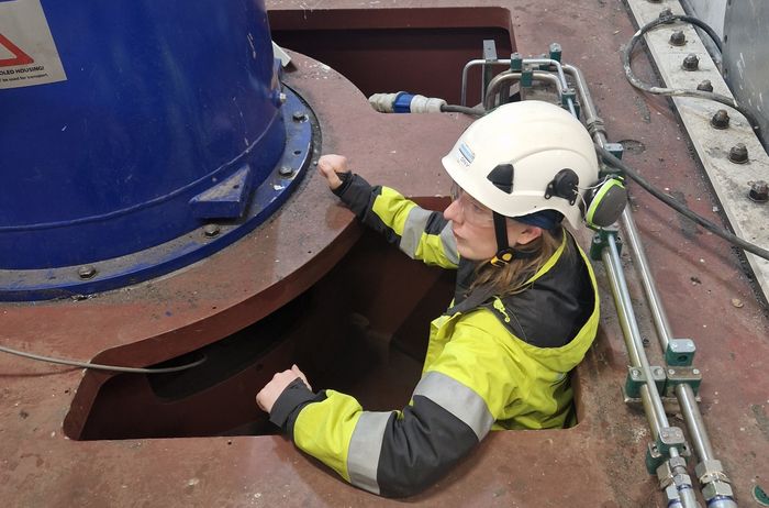 Dyngeland forteller om en variert arbeidshverdag.  <i>Foto:  DNV</i>