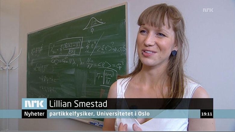 Lillian Smestad formidlet oppdagelsen av Higgspartikkelen til publikum i Norge, her fra Dagsrevyen. En av de sprøeste dagene i mitt liv, sier hun selv <i>Skjermbilde:  NRK</i>