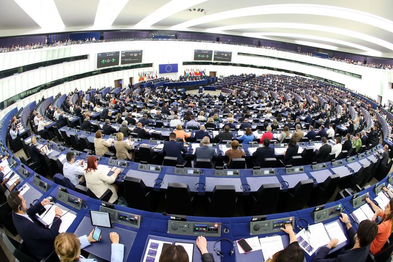 Et stort flertall i Europaparlamentet mener at EUs utslippsregler og kontrollregime også skal omfatte sokkelen. <i>Foto:  Europarlamentet mediaservice</i>