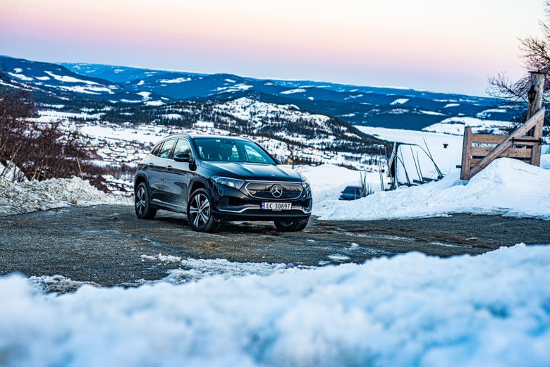 Selv om det er en ganske ny modell, har ikke Mercedes-Benz EQA støtte for Plug&Charge. Her står EQA på Beitostølen. <i>Foto:  Mathias Klingenberg</i>