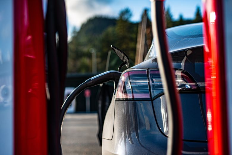 Tesla har automatisk gjenkjenning av Tesla-kjøretøy på Supercharger-nettverket, men ikke på andre ladenettverk. Selskapet vil ikke svare på om og eventuelt når de får støtte for Plug&Charge. <i>Foto:  Mathias Klingenberg</i>