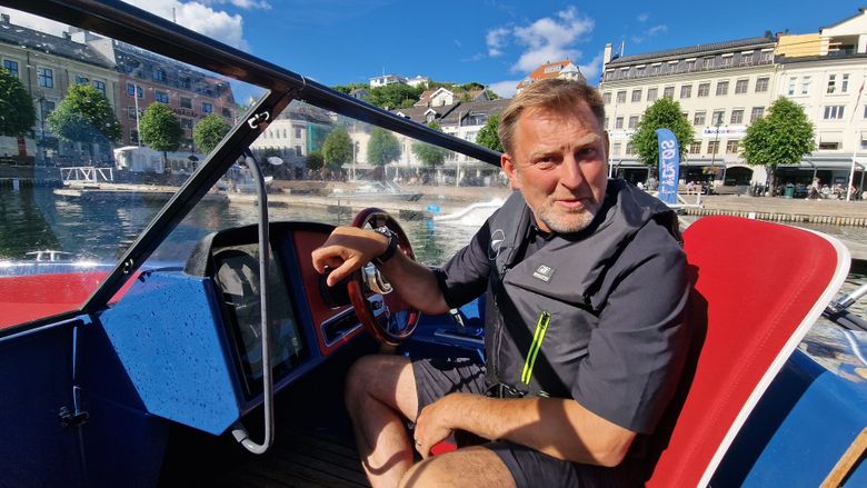 Candelas markedsdirektør Erik Eklund har ikke klart å overtale noen i elbillandet Norge til å kjøpe flyvende elbåter. Men han tror det kommer.
