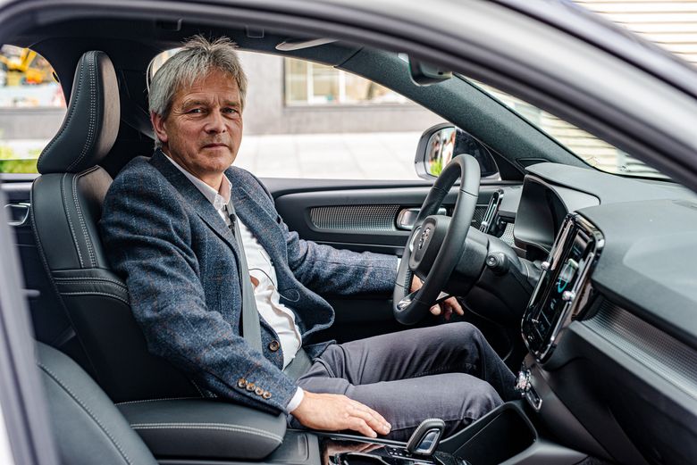 Robert Eriksson har tittelen Senior Technical Leader i Volvo Car Group. Han er en av Volvos fremste lade-eksperter. <i>Foto: Mathias Klingenberg</i>