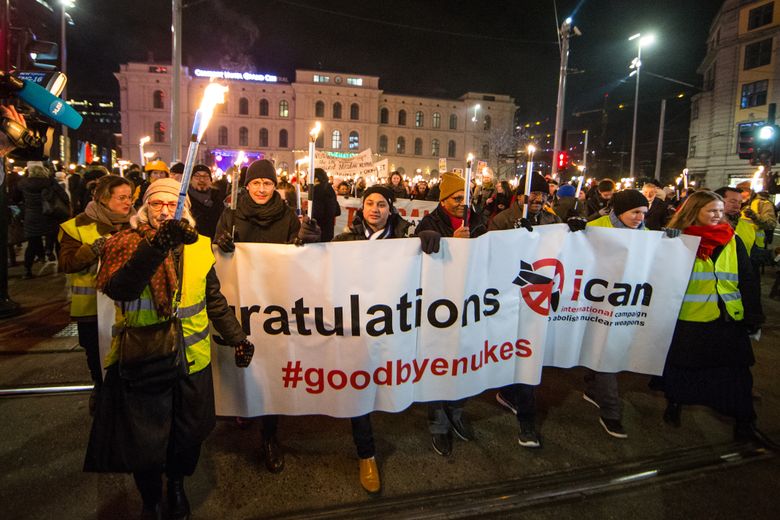Den internasjonale kampanjen for forbud mot atomvåpen (ICAN) ble belønnet med Nobels fredspris i 2017. Meningsmålinger viser at rundt åtte av ti nordmenn støtter kravet om forbud. <i>Foto:  Audun Braastad/NTB</i>