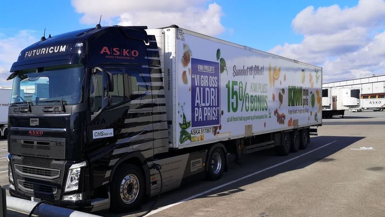 Asko Transport har kjøpt inn denne elektriske lastebilen for lengre ruter. Det er en ombygget Volvo. <i>Foto:  ASKO</i>