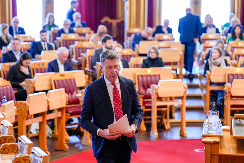 Olje- og energiminister Terje Aasland redegjorde for Stortinget om Fosen-saken mandag. <i>Foto:  Fredrik Varfjell/NTB</i>