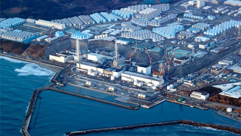 Slik ser det japanske atomkraftverket i Fukushima ut tolv år etter at en tsunami skyllet over området og skapte store ødeleggelser. <i>Foto:  Miyano/Kyodo News via AP, NTB</i>