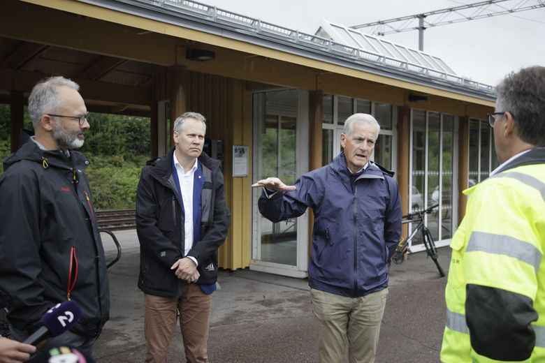 Samferdselsminister Jon-Ivar Nygård og statsminister Jonas Gahr Støre i Lillestrøm. <i>Foto:  Magnus Ross</i>