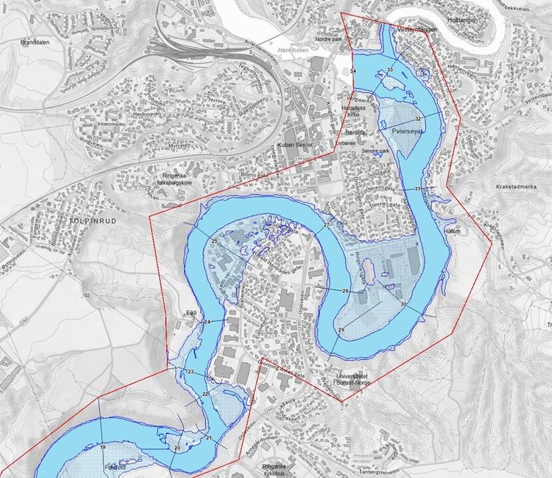 Kartet viser forventet 500 års flom. Se de skraverte lyse blå feltene. Områder ved Schjongslunden, Eikeli og Benterud vil bli rammet av vann dersom prognosene inntreffer. <i>Foto:  Ringerike kommune / NVE</i>
