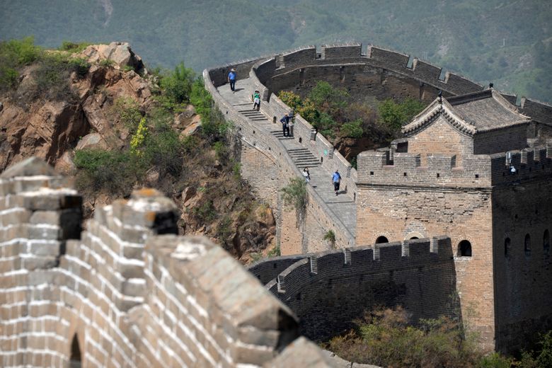 Mørtelen som holder sammen Den kinesiske mur og Den forbudte by i Kina, inneholder spor av stivelse fra klebrig ris. <i>Foto:  Mark Schiefelbein/AP/NTB</i>