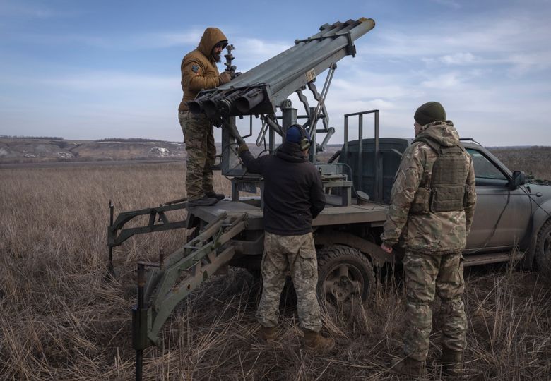 Ukraina har i lengre tid bedt vestlige allierte om artilleri, våpen og utstyr for å kunne hindre russiske soldater i å rykke fram. <i>Foto:   Foto</i>