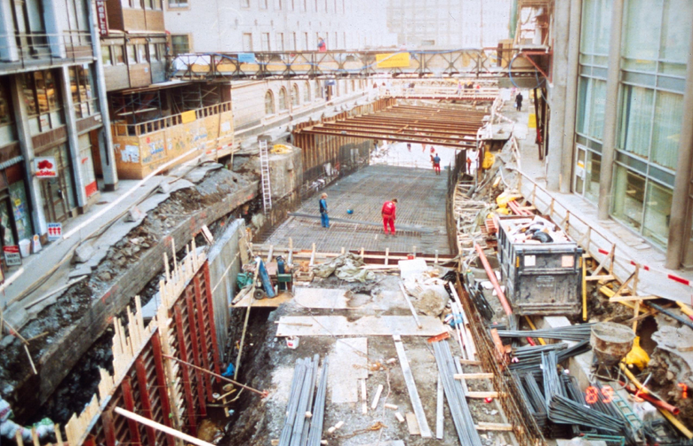 Her er den originale Vaterlandstunnelen under bygging. Den sto ferdig i 1991. <i>Foto:  Statens vegvesen</i>