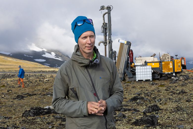 Når områder med gammelt organisk materiale tiner, vil det begynne å råtne. Det kan forsterke den globale oppvarmingen, advarer Ketil Isaksen. <i>Foto:  Yngve Vogt/Apollon</i>