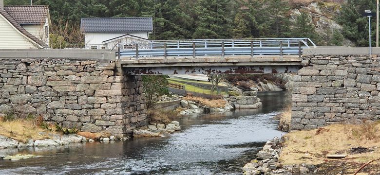 Hellesundkanalen bru i Øygarden i Vestland åpnet i 1942. <i>Foto:  Vestland fylkeskommune</i>